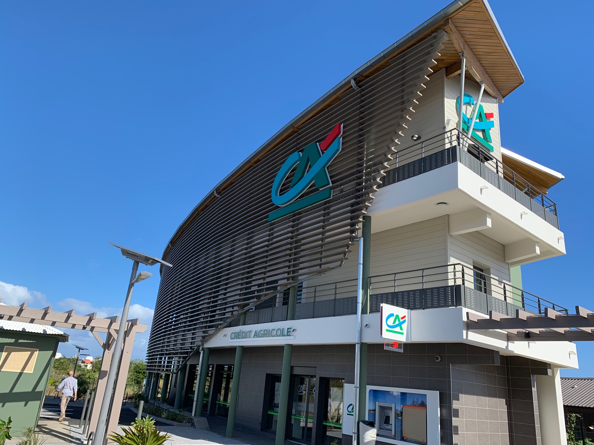 CRÉDIT AGRICOLE SAINT LOUIS RÉUNION BRISE SOLEIL RECTILIGNE 200 SOLEA